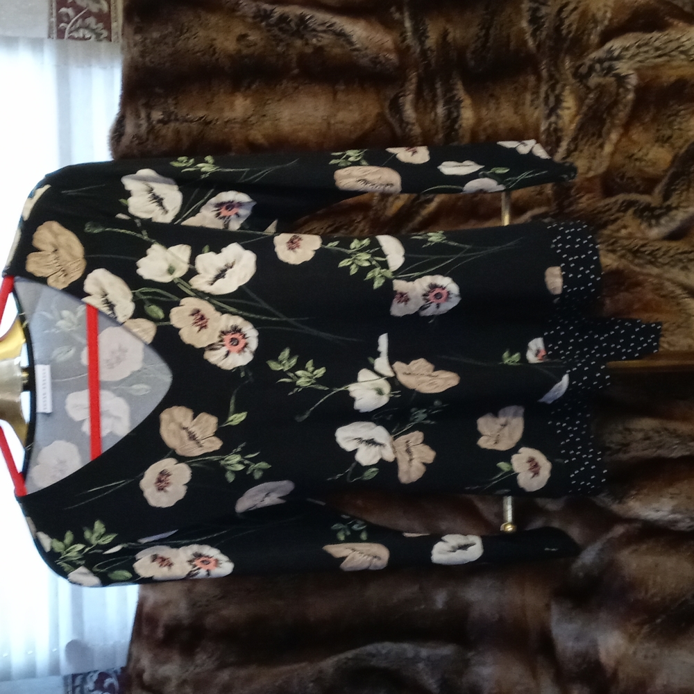 Susan Graver medium floral print blouse